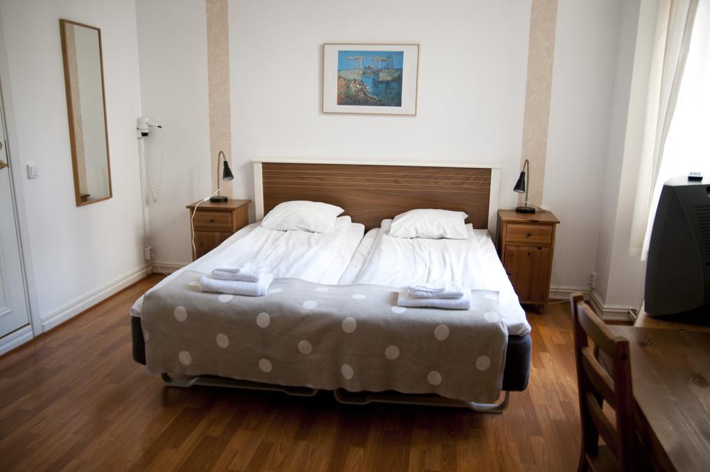 גטבורג Hotel Pigalle חדר תמונה A bedroom at the hotel